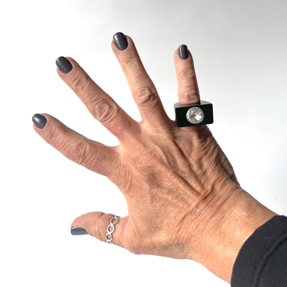 Vintage Size 4.25 Lucite Black Ring Rectangular Flat Top Rhinestone Geometric - Picture 3 of 14